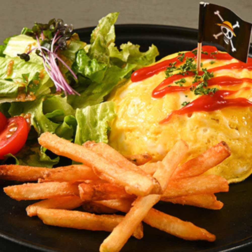 オムレツ、サラダ、フライドポテトのプレート